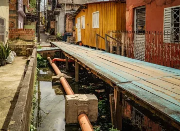 Do acesso à água à recuperação dos igarapés: o passado e o futuro do saneamento em Manaus