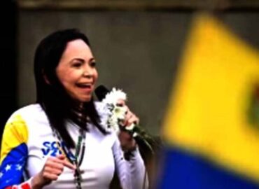 De volta, Corina agradece Trump e relata impasse com Lula