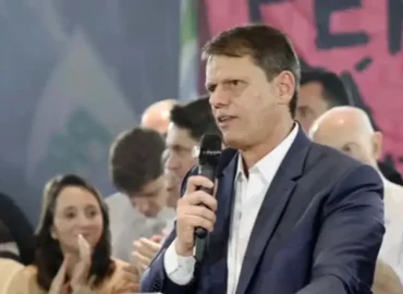 Tarcísio de Freitas é reeleito governador de São Paulo no primeiro turno em 2026