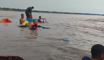 Canoa naufraga no Rio Solimões, em Tabatinga; nove pessoas são resgatadas sem ferimentos